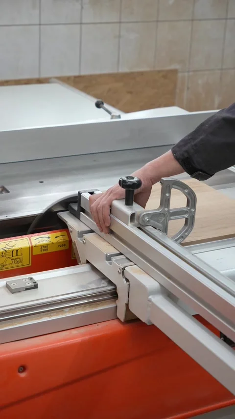 Master builder cuts a wooden panel on a format cutting machine Video stock 317414671