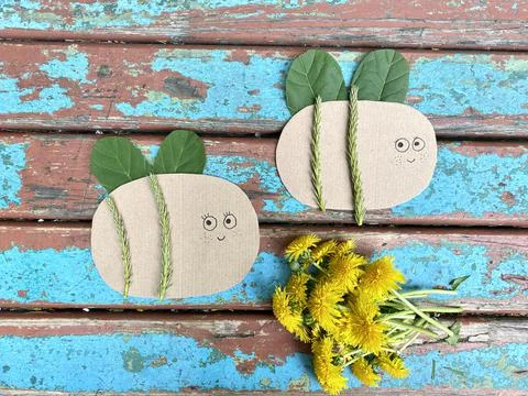 Master class how to make a bee from natural materials and cardboard recycling Stock-Fotos