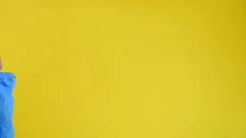 Master class how to wear rubber gloves Stock Footage 129506370