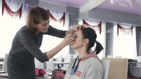 Master class for make-up artists. Working with eyeshadow. Stock Footage 70837473