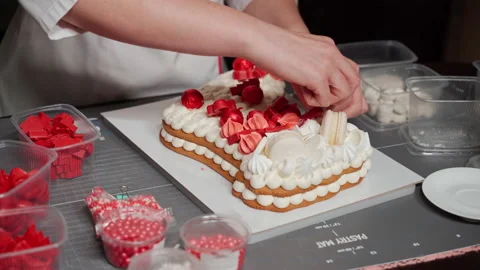 Master class on making Christmas cake. Step-by-step honey recipe Stock Footage 166670330