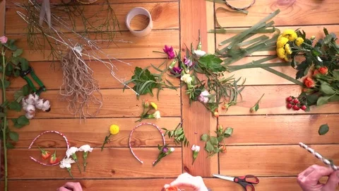 Master class of making flower ring. Video stock 71917670