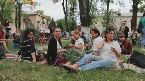 Master class weaving flowers. Stock Footage 98596249