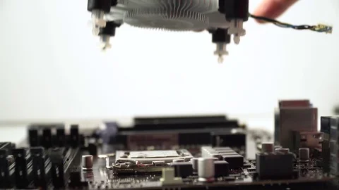 The master collects the computer, fastens the cooler to the motherboard Stock-Footage 83167611