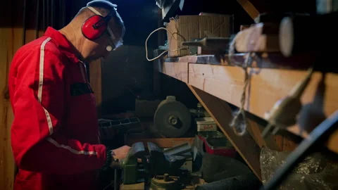 The master collects small tools after finishing the work. Video stock 318588352
