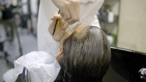 Master cuts the eyebrows of the client Stock Footage 142317033