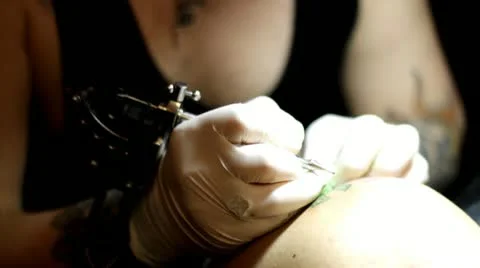 Master does tattoo Stockbeeldmateriaal 10838613