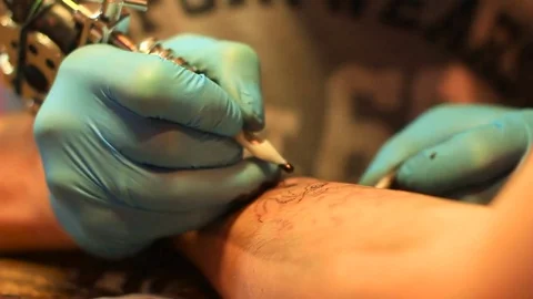 The master does the tattoo Video stock 77414111