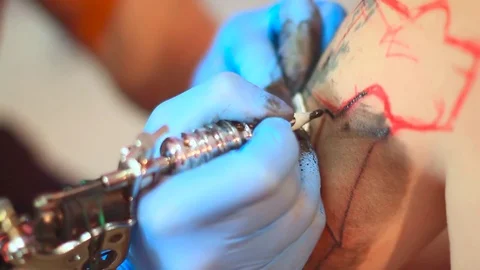 The master does the tattoo Stock Footage 77712116