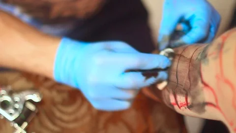 The master does the tattoo Stock Footage 77824773