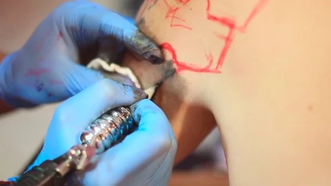 The master does the tattoo Stock Footage 78967585