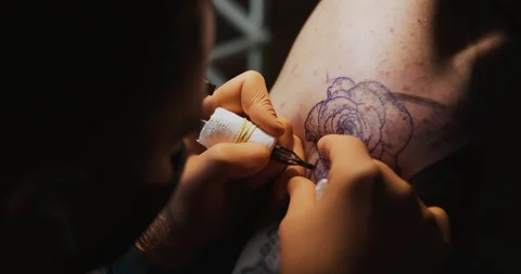 Master Doing Tattooing In Tattoo Studio. Stock Footage 133533616