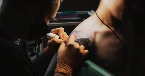 Master Doing Tattooing In Tattoo Studio. Stock Footage 133537469