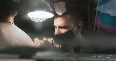 Master Doing Tattooing In Tattoo Studio. Stock-Footage 133537726