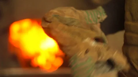 Master in gloves in the workshop Stock-Footage 75746885