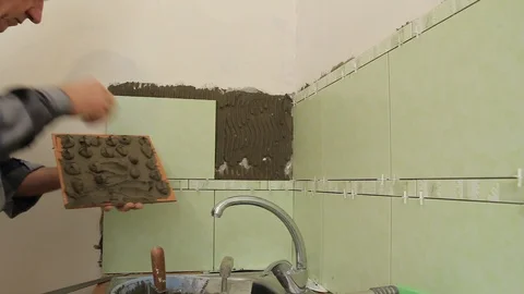 Master glues the tile on the wall. Stock Footage 101685558