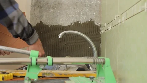 Master glues the tile on the wall. Stock Footage 101685565