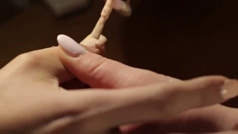 Master makes the girl manicure hands at salon 스톡 동영상 69075481