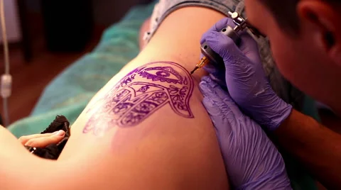 Master makes a tattoo Stock Footage 64516874