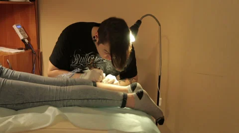 Master Makes Tattoo On Leg Stock Footage 38385656
