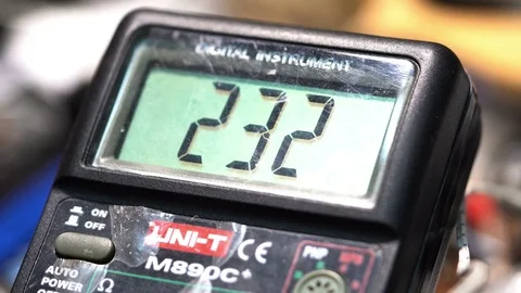 Master measures the temperature with a multimeter Stock-Footage 71243863