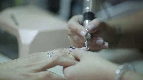Master milling machine removes the varnish in the beauty salon Stock Footage 73764717