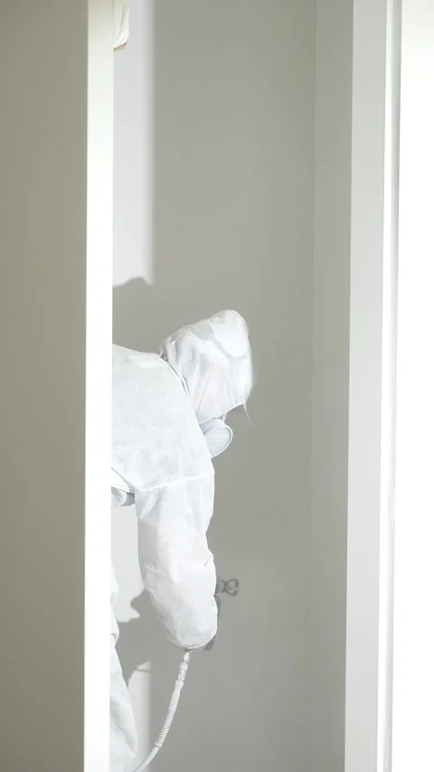 A master painter  paints and primes a wall with an airless paint sprayer Video stock 317395762