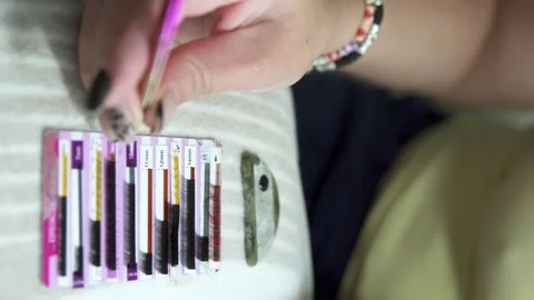 A master performs an eyelash extension procedure in a beauty salon. Video stock 279653369
