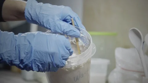 Master potter glazes clay spoon Vídeos de archivo 120052461