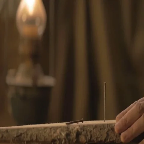 Master pulls the nails out of the Board with a claw hammer. The workshop tool Video stock 69518670