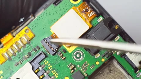 The master repairs the mobile phone, he disconnects the cable, Stock Footage 150301669