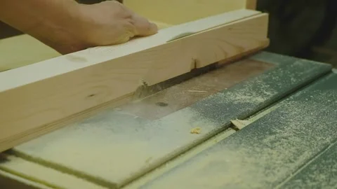 The master saws the board on a circular saw Video stock 182226412
