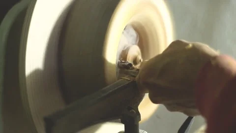 Master sharpening on a lathe wood Stockbeeldmateriaal 82895008