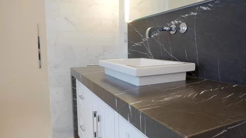 Master sink.mov Stock Footage 98013950