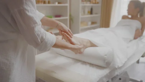 Master of spa salon performs wellness and relaxing massage of feet of client. Stock Footage 197597040
