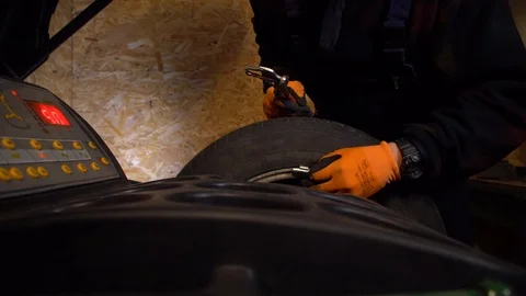 The master stuffs the load on the wheel Stock Footage 126509532