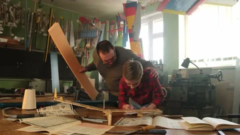 The master supervises the work of the student Video stock 171011618