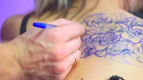 Master tattoo is drawing on the back Stock Footage 79479503