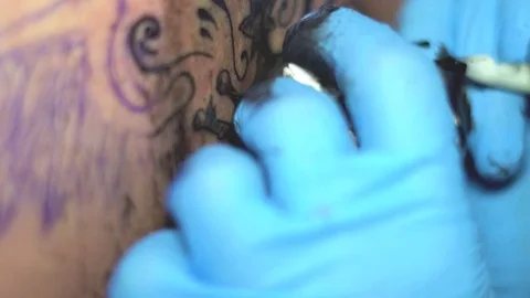 Master tattoo is drawing on the back Stock Footage 83408877