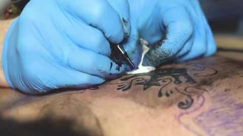 Master tattoo is drawing on the back Stock Footage 83413016