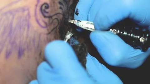 Master tattoo is drawing on the back Stock Footage 83413972