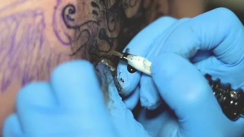 Master tattoo is drawing on the back Stock Footage 83414156