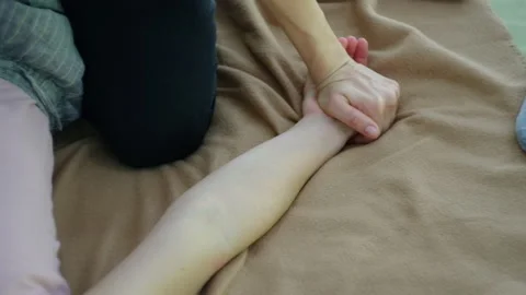 Master of Thai massage does massage of hands, forearm and shoulders Video stock 133401003