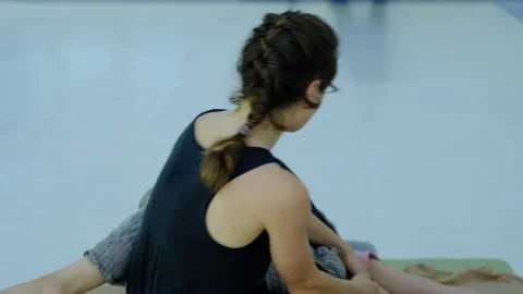 Master of Thai massage, performs exercises for massage and relaxation the legs Stock-Footage 133200380