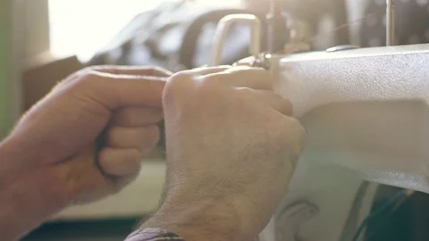 The master threads into the sewing machine 動画素材 104133200