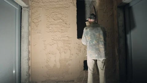 The master throws plaster on the wall. Stock Footage 302777589