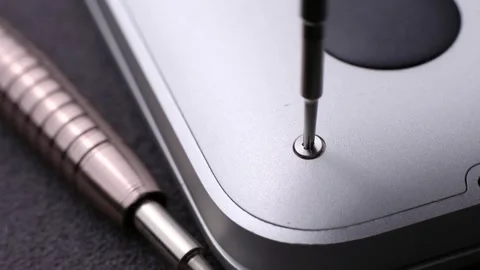 Master unscrewing small screw with magnetic screwdriver tool of broken laptop. Video stock 153226397