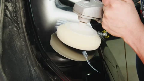 Master uses polishing machine to smooth out vehicle body Stock-Footage 316184008