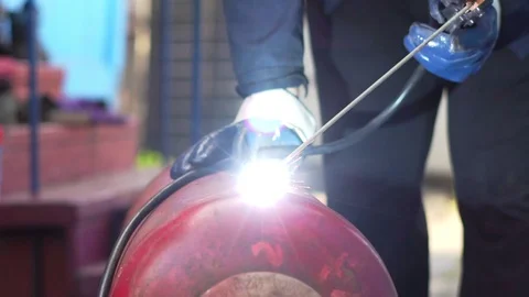 Master welding cast iron cooking iron Stock Footage 112485622