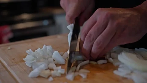 Mastering the Art of Dicing Onions with Precision Stockbeeldmateriaal 325222626